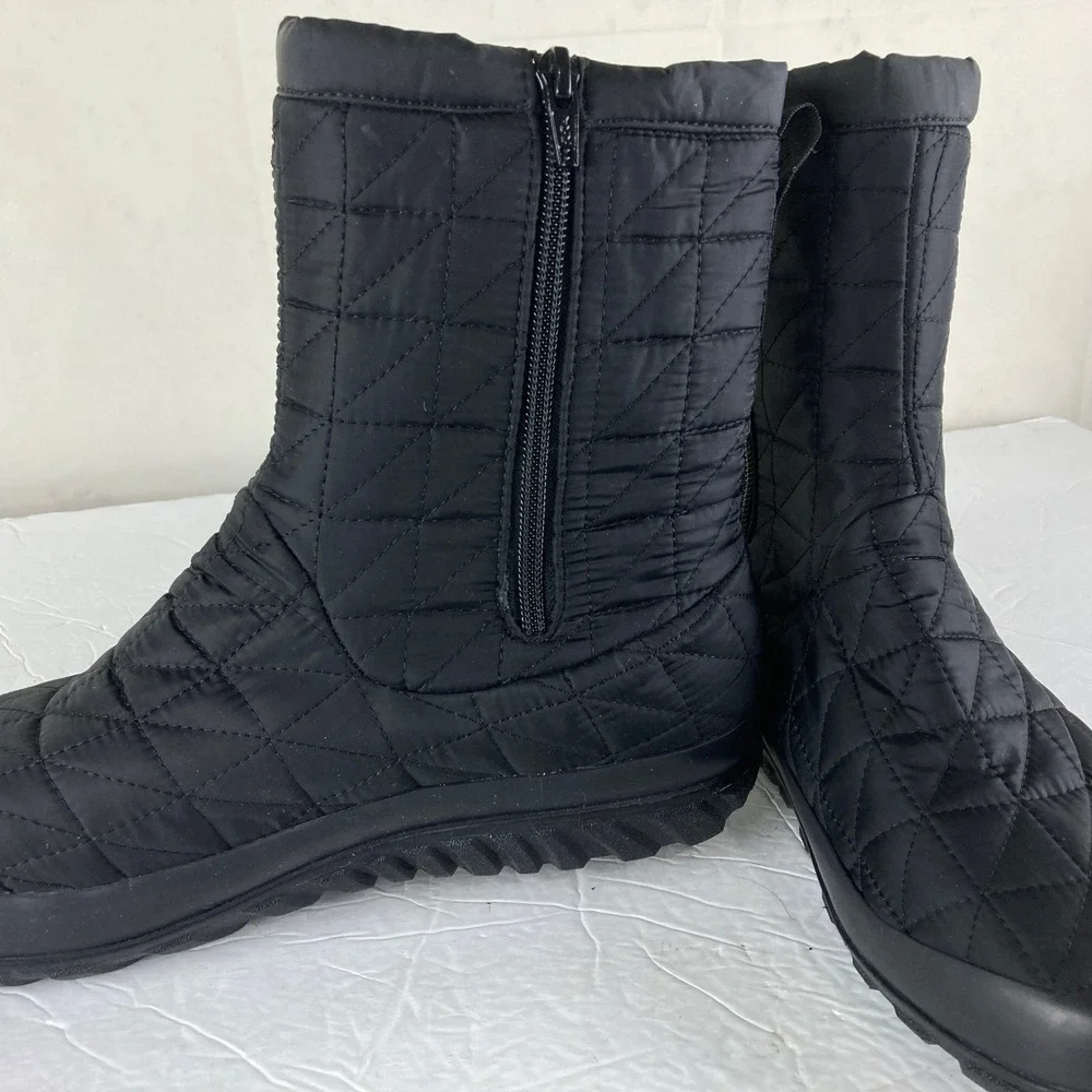 Bogs Snowday II Mid Women sz 10 Black Waterproof Quilted Snow Boots Gorpcore
